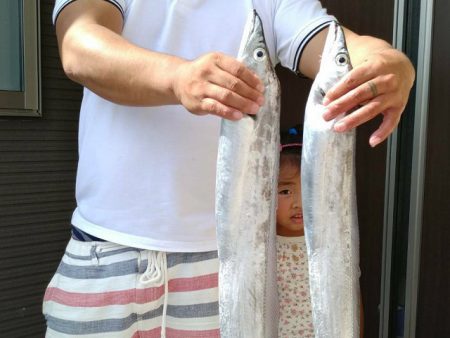 焼津沖でも小さい太刀魚が多いが中には・・・